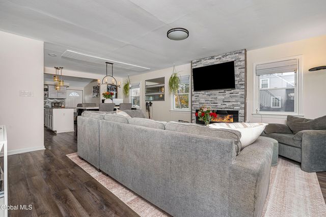 2040 Arkona Court, Niskayuna, NY 12309