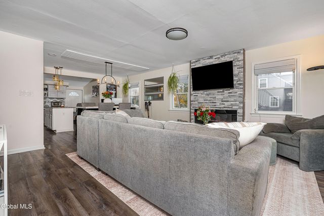 2040 Arkona Court, Niskayuna, NY 12309