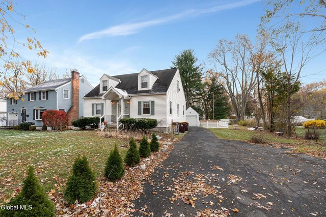 2040 Arkona Court, Niskayuna, NY 12309