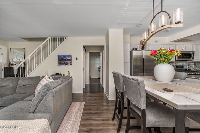 2040 Arkona Court, Niskayuna, NY 12309