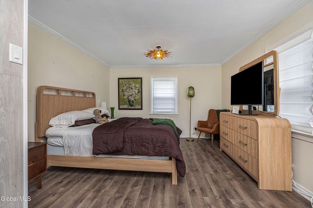 2040 Arkona Court, Niskayuna, NY 12309