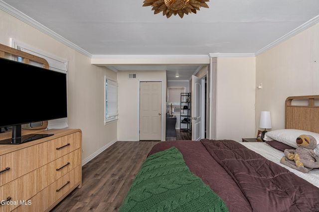 2040 Arkona Court, Niskayuna, NY 12309