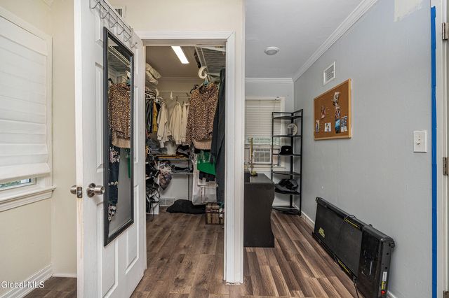 2040 Arkona Court, Niskayuna, NY 12309