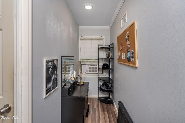 2040 Arkona Court, Niskayuna, NY 12309