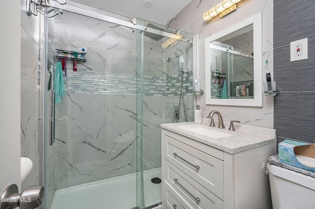 2040 Arkona Court, Niskayuna, NY 12309