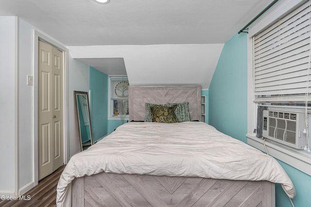 2040 Arkona Court, Niskayuna, NY 12309