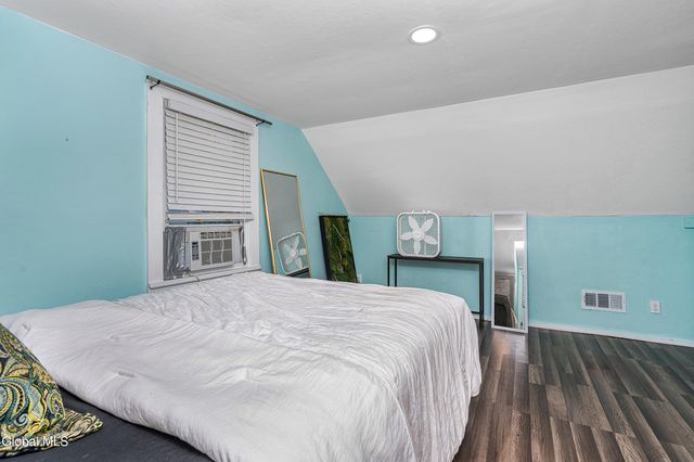 2040 Arkona Court, Niskayuna, NY 12309