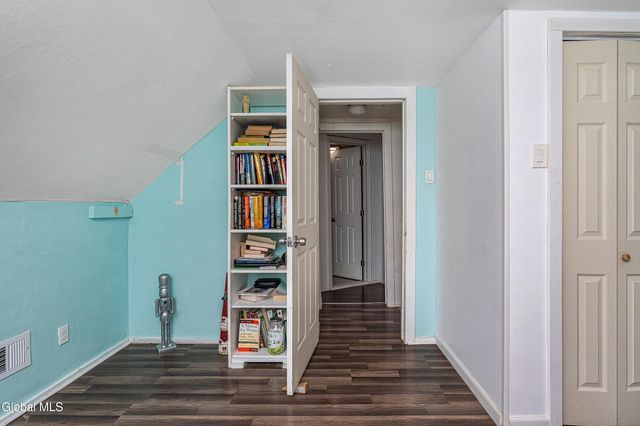 2040 Arkona Court, Niskayuna, NY 12309