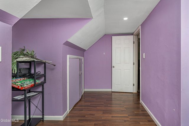 2040 Arkona Court, Niskayuna, NY 12309