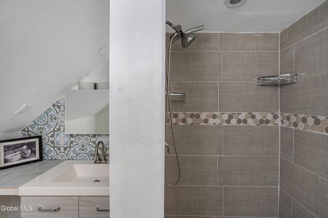 2040 Arkona Court, Niskayuna, NY 12309