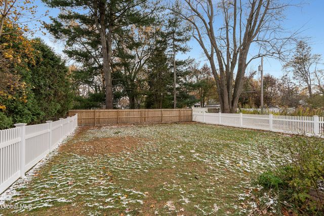 2040 Arkona Court, Niskayuna, NY 12309