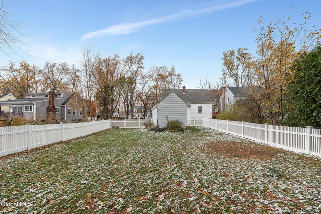 2040 Arkona Court, Niskayuna, NY 12309