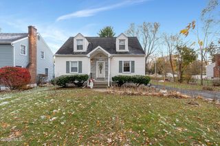 2040 Arkona Court, Niskayuna, NY 12309