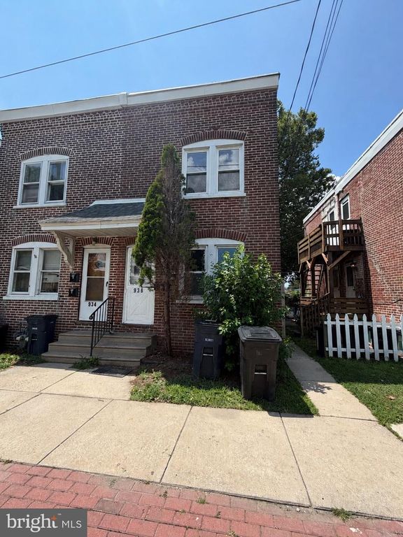 936 SIMPSON, CRUM LYNNE, PA 19022 — exterior