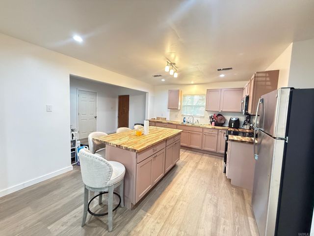 802 W 5th Street, Stuttgart, AR 72160