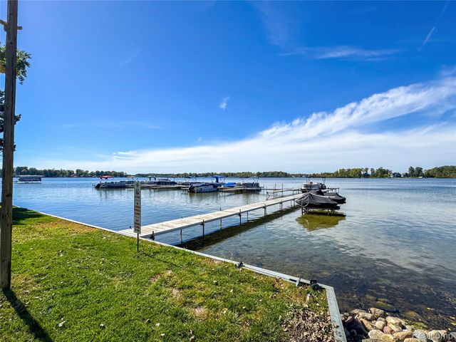 2 Serenity Shore, Fenton Charter Township, MI 48430