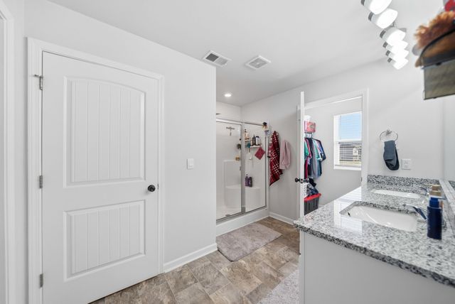 5097 Hunters Village Dr, Lebanon, TN 37087