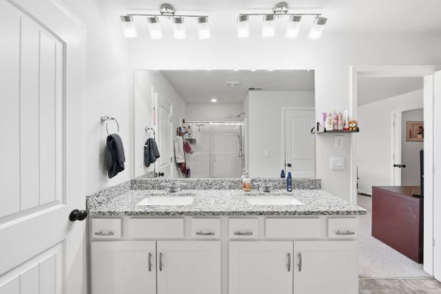 5097 Hunters Village Dr, Lebanon, TN 37087