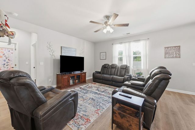 5097 Hunters Village Dr, Lebanon, TN 37087