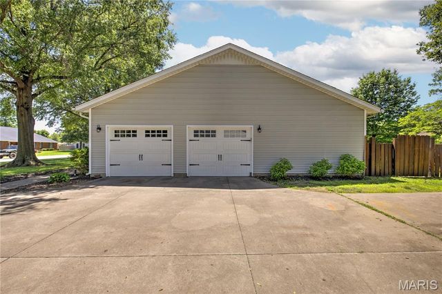 126 Larkspur Lane, Sikeston, MO 63801