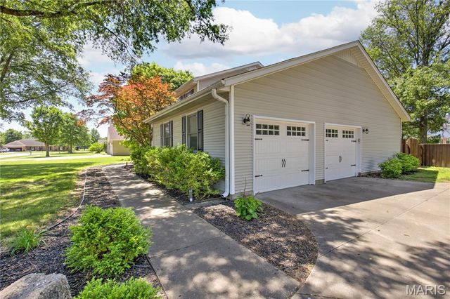 126 Larkspur Lane, Sikeston, MO 63801