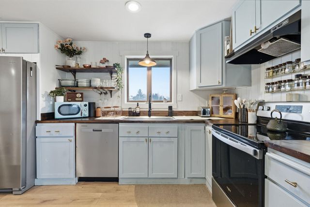 18105 E 32nd Ave, Greenacres, WA 99016