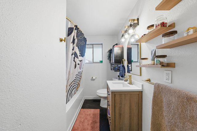 18105 E 32nd Ave, Greenacres, WA 99016