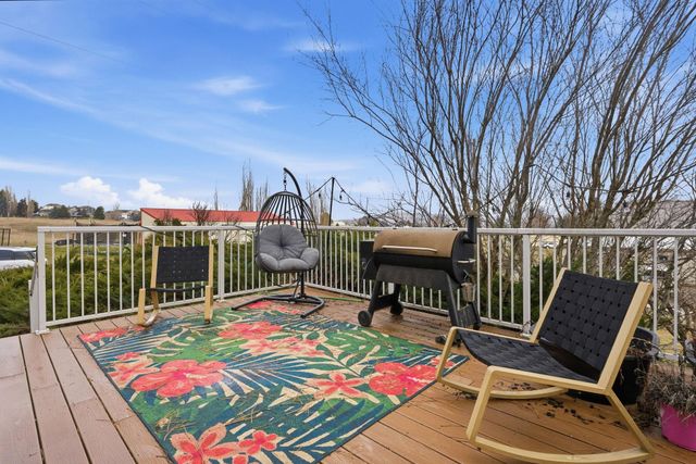 18105 E 32nd Ave, Greenacres, WA 99016