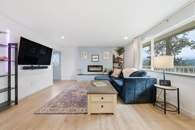 18105 E 32nd Ave, Greenacres, WA 99016