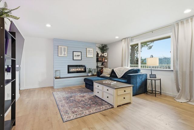 18105 E 32nd Ave, Greenacres, WA 99016