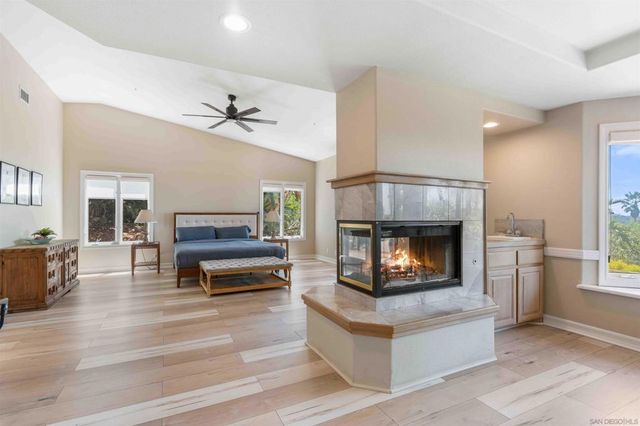2369 Vern Dr, Fallbrook, CA 92028