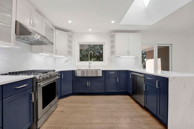 6444 N Knox Avenue, Lincolnwood, IL 60712