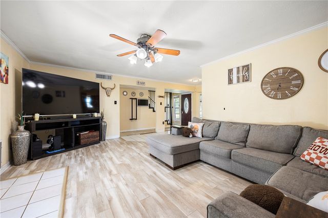 204 Wilshire Cr, Portland, TX 78374