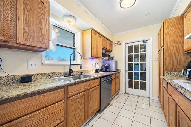 204 Wilshire Cr, Portland, TX 78374