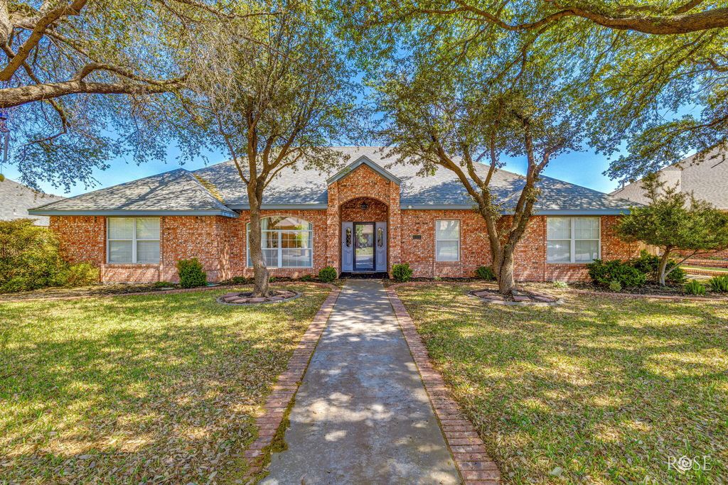 Image 1 of property listing at 3305 Silver Spur Drive, San Angelo, TX 76904