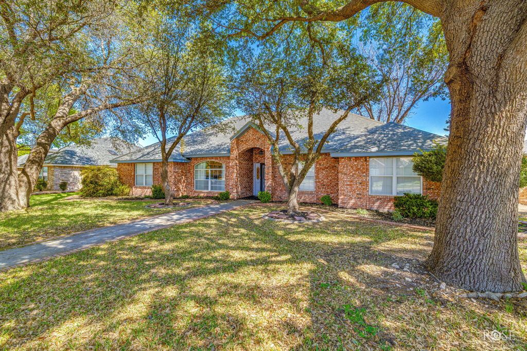 Image 2 of property listing at 3305 Silver Spur Drive, San Angelo, TX 76904