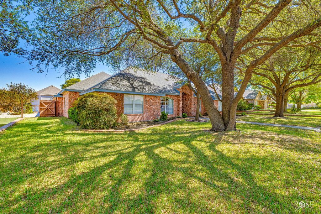 Image 3 of property listing at 3305 Silver Spur Drive, San Angelo, TX 76904