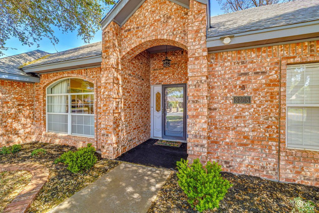 Image 4 of property listing at 3305 Silver Spur Drive, San Angelo, TX 76904