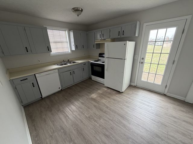 2448 Fairbrook Dr, Nashville, TN 37214