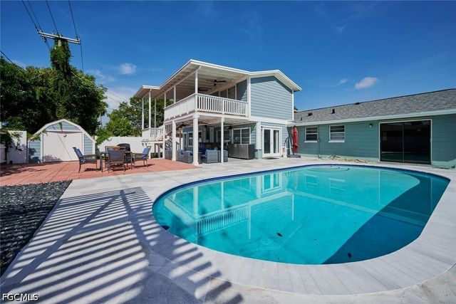 2212 Crystal DR, Fort Myers, FL 33907