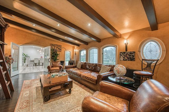 6386 N Forkner Avenue, Fresno, CA 93711