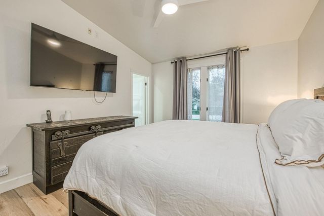 6386 N Forkner Avenue, Fresno, CA 93711