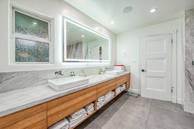 6386 N Forkner Avenue, Fresno, CA 93711