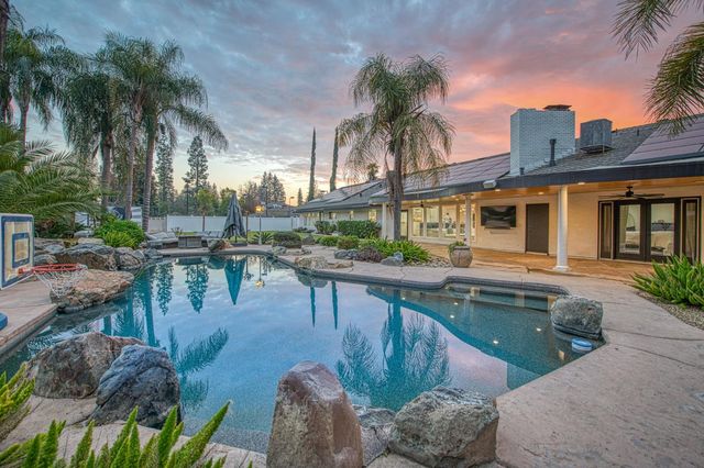 6386 N Forkner Avenue, Fresno, CA 93711