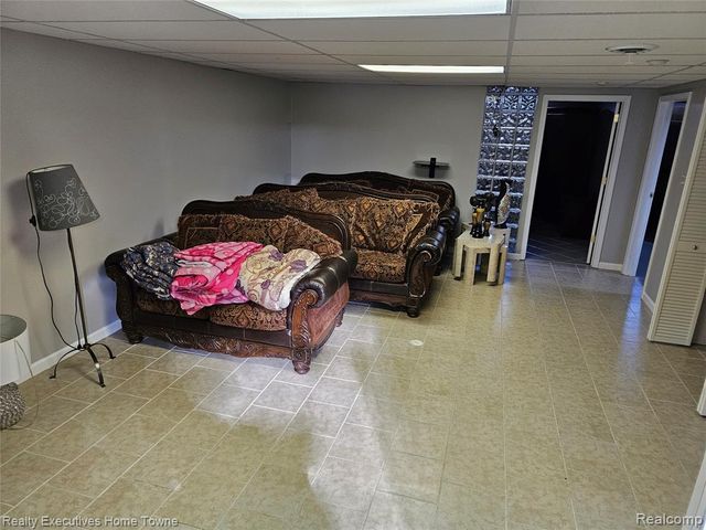 2458 Lindell Road, Sterling Heights, MI 48310