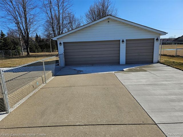 2458 Lindell Road, Sterling Heights, MI 48310
