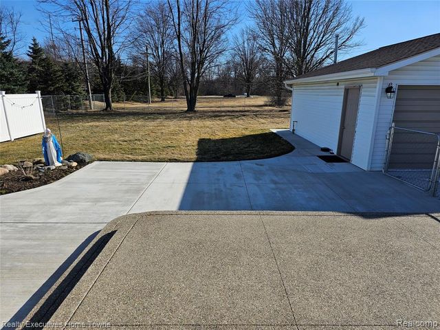 2458 Lindell Road, Sterling Heights, MI 48310