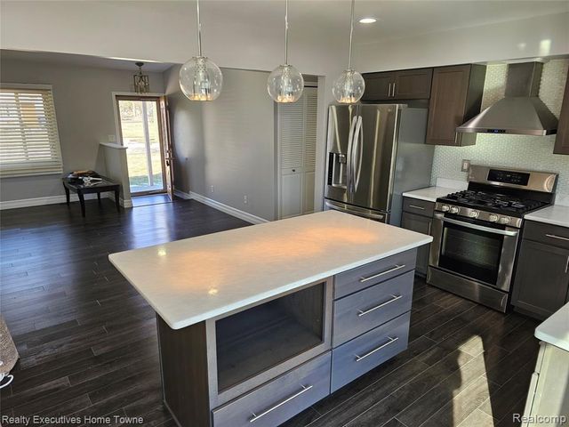 2458 Lindell Road, Sterling Heights, MI 48310