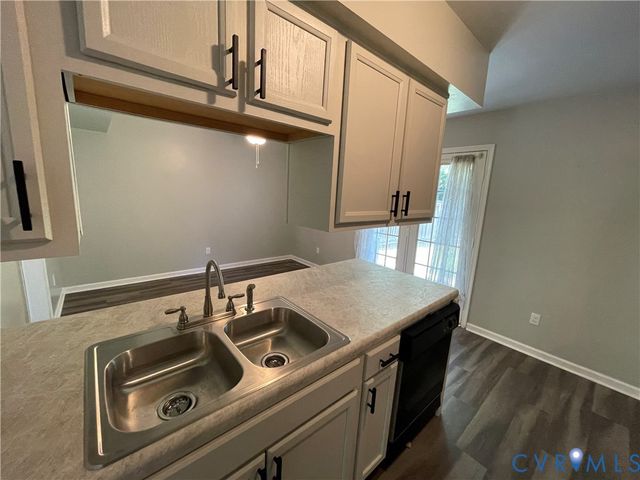 911 Grayfox Cir, Richmond, VA 23223