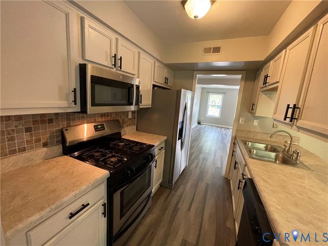 911 Grayfox Cir, Richmond, VA 23223